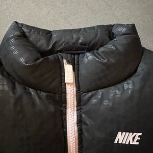 Kids Large Nike puffer vest Black & Pink excellent condition